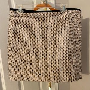 Tweed black and pink skirt